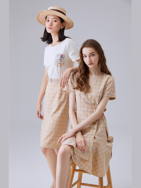 蔓诺蒂女装品牌2020春夏格纹黄色连衣裙