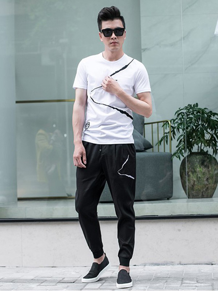 T&X男装品牌2020春夏白色黑带T恤黑色束脚裤