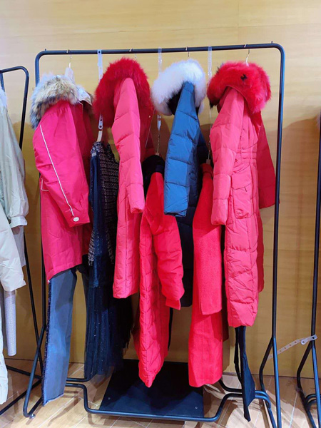 广州统衣服饰有限公司折扣品牌2020秋冬紫红色毛绒中长款外套