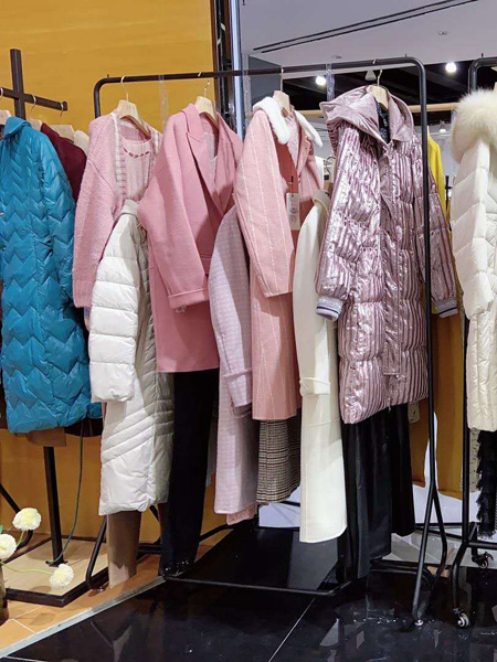 广州统衣服饰有限公司折扣品牌2020秋冬V领粉色外套