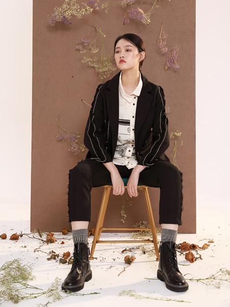 BUKHARA布卡拉女装品牌2020秋季黑色翻领西装外套
