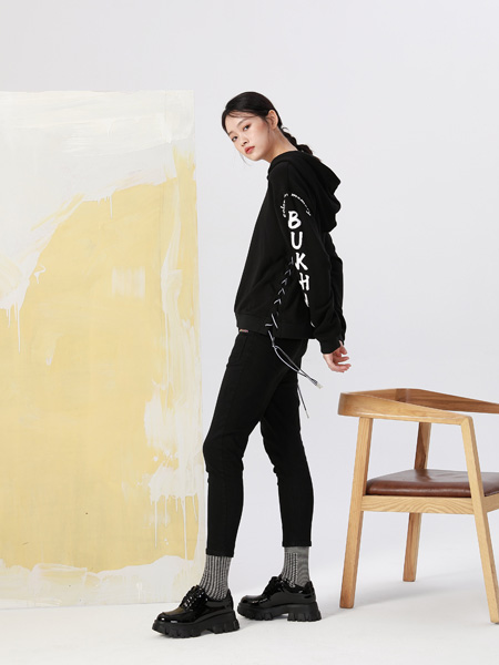 BUKHARA布卡拉女装品牌2020秋季字母黑色连帽外套
