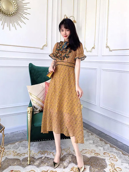 伯妮斯茵ERNIEELEN女装品牌2020春夏赤金色连衣裙--洛可可艺术