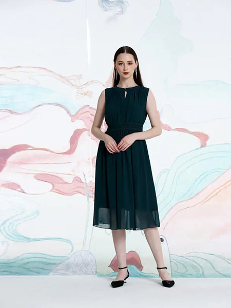 伯妮斯茵ERNIEELEN女装品牌2020春夏无袖黑色简约连衣裙--秣驷芝田--《洛神赋》