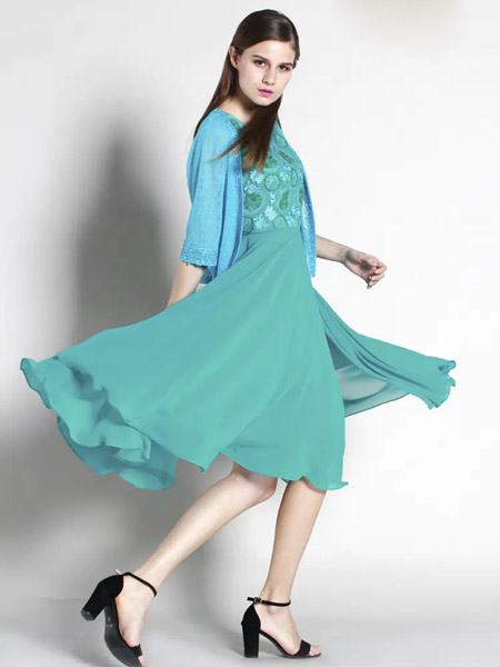 伯妮斯茵ERNIEELEN女装品牌2020春夏蓝色--外套--绿松石金耳环--《太阳之子--印加》
