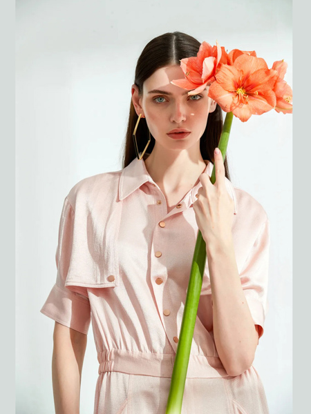 阿娃娜女装品牌2020秋季粉色衬衫