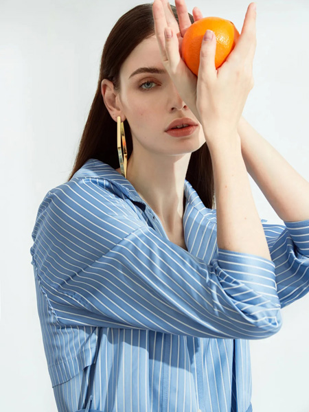 阿娃娜女装品牌2020秋季竖纹蓝色衬衫