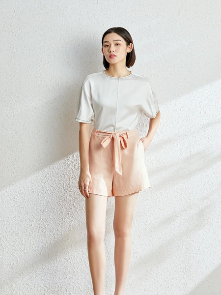 法路易娜女装品牌2020春夏圆领白色衬衫浅粉色短裤