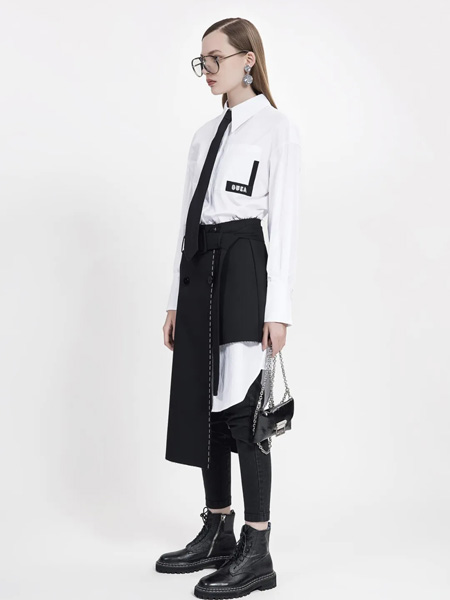 欧E[OEEO]女装品牌2020秋季白色衬衫黑色领带