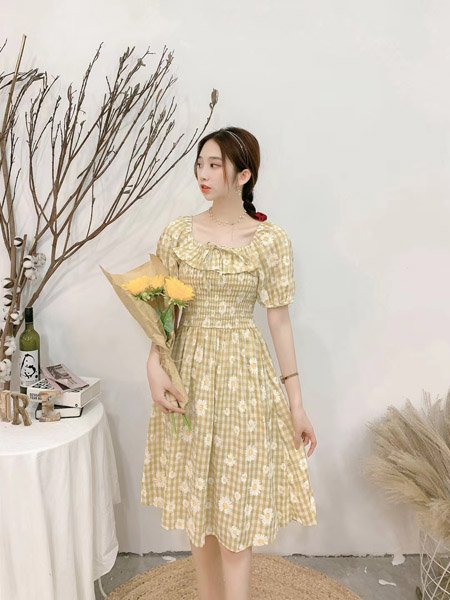 欧朴树女装品牌2020春夏方领黄色格纹连衣裙
