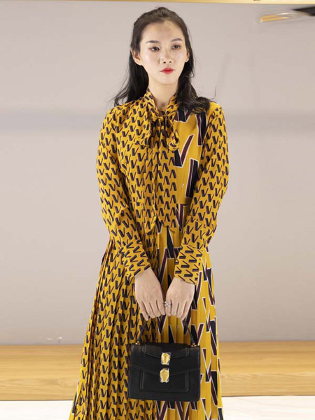 范卡图女装品牌2020春夏黄色圆领连衣裙