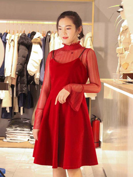 范卡图女装品牌2020春夏大红色连衣裙