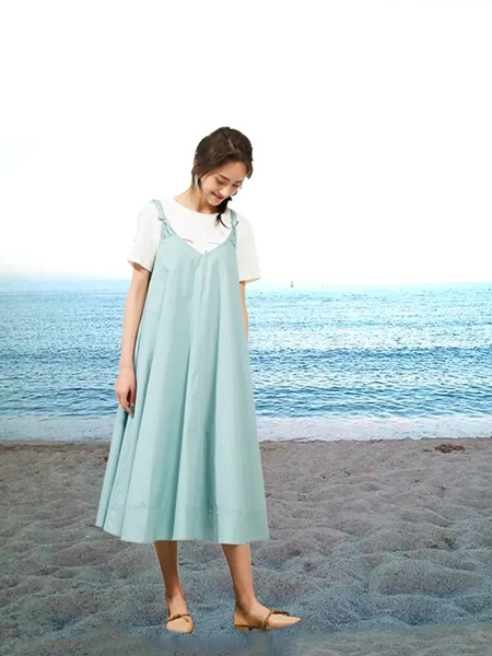 薇可蔻V.kekou女装品牌2020春夏蓝色吊带裙