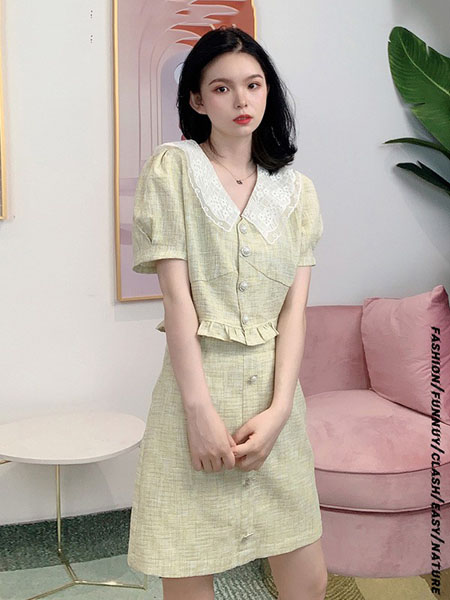 N-ONE女装品牌2020春夏V领绿色连衣裙