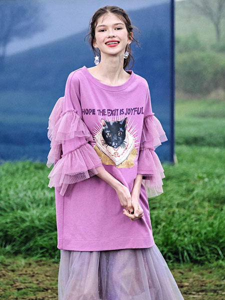 果酱公主女装品牌2020春夏圆领字母猫咪印花T恤紫色