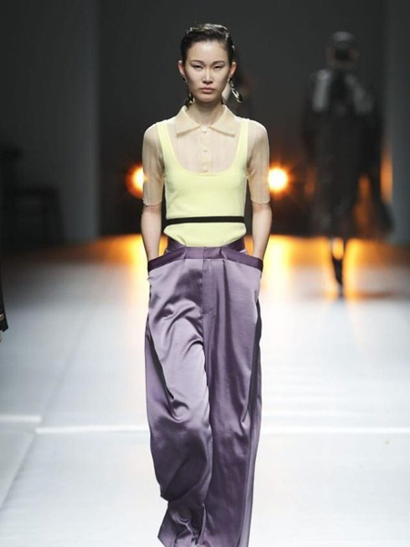 ANIRAC女装品牌2020春夏黄色上衣紫色长裤
