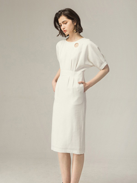 相对纶 - EVEN THOUGH女装品牌2020春夏收腰白色连衣裙