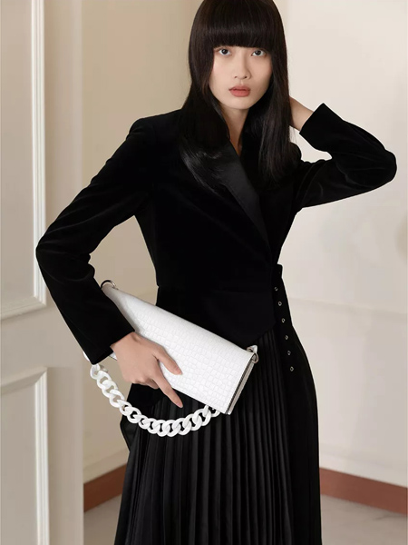 DOTACOKO女装品牌2020秋季黑色长袖V领上衣