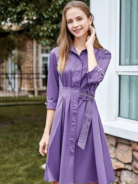 爱诗帛雅女装品牌2020秋季翻领紫色收腰连衣裙