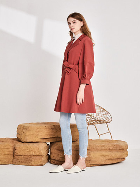 EMIVA艾蜜唯娅女装品牌2020秋季红色收腰风衣外套