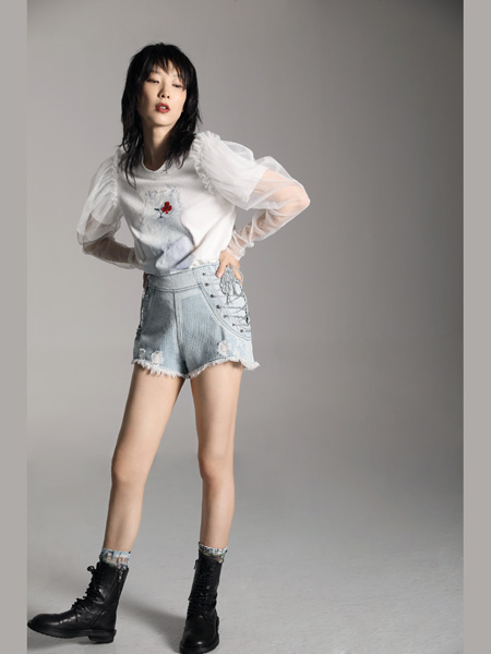 AttinaLife阿缇娜女装品牌2020秋季长袖网纱白色T恤浅蓝色牛仔短裤