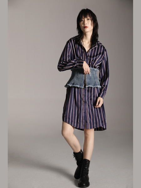 AttinaLife阿缇娜女装品牌2020秋季竖纹紫黑色连衣裙腰封