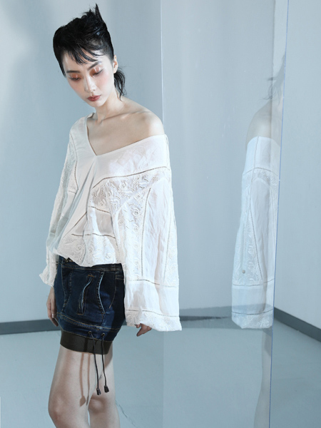 AttinaLife阿缇娜女装品牌2020秋季V领白色雪纺衫
