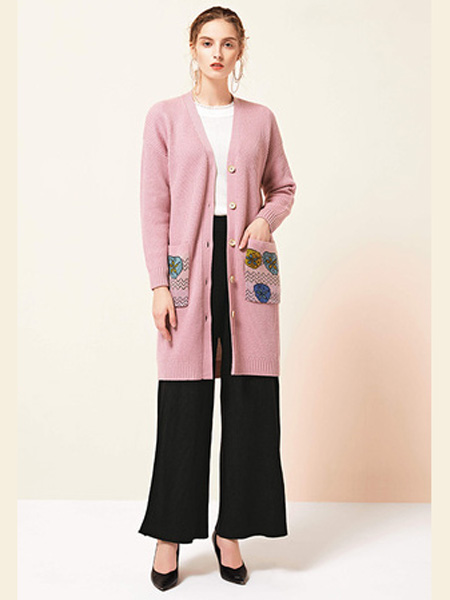 雅意娜菲女装品牌2020秋冬粉色中长款针织衫外套
