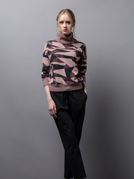 奥菲欧女装品牌2020秋冬高领粉色几何图针织衫