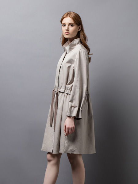 奥菲欧女装品牌2020秋冬米色收腰中长款外套
