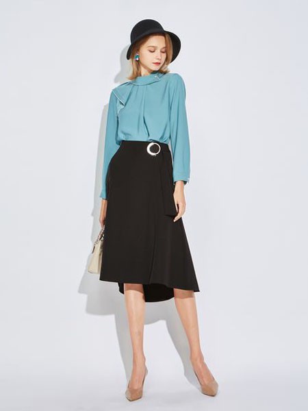 欧炫尔女装品牌2020春夏圆领蓝色长袖衬衫黑色半裙