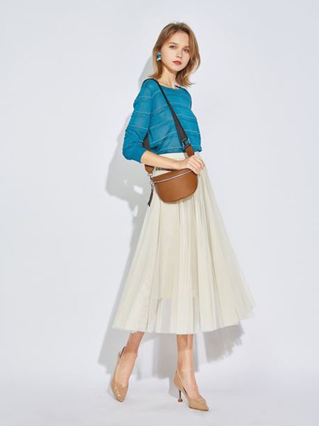 欧炫尔女装品牌2020春夏蓝色T恤上衣米色网纱半裙