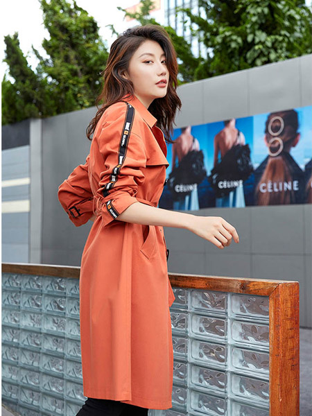 华丹尼女装品牌2020秋季橘红色中长款风衣外套