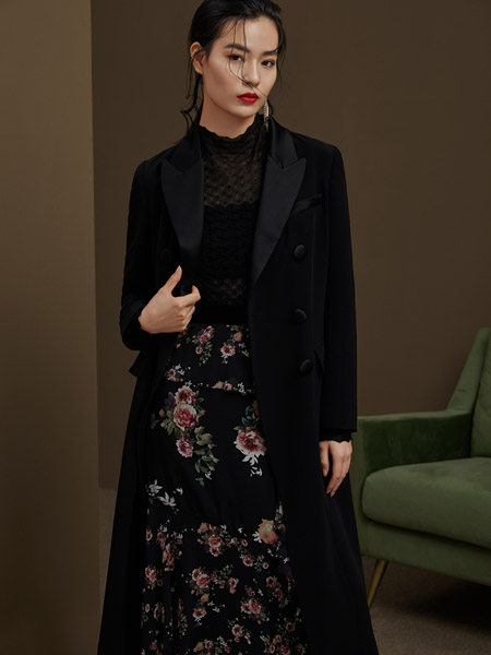 千桐女装品牌2020秋季中长款黑色西装外套