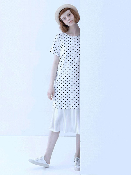 蒂蒂猫女装品牌2020秋季波点白色修身连衣裙