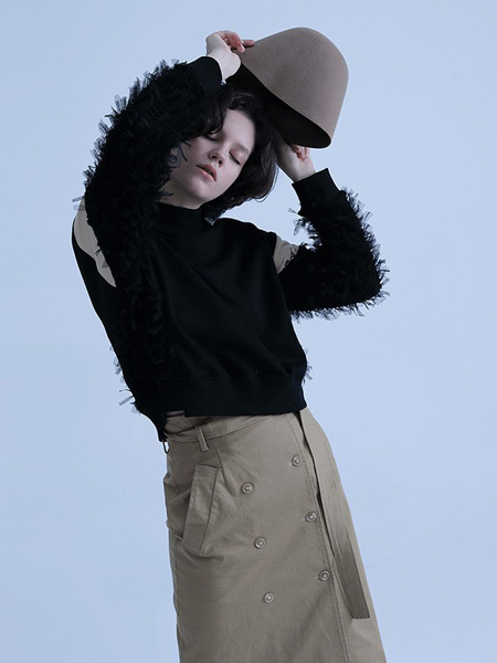 蒂蒂猫女装品牌2020秋季圆领黑色长袖T恤卡其色半裙