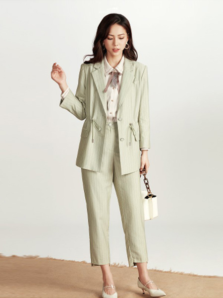 UMISKY优美世界女装品牌2020秋季浅绿色西装套装