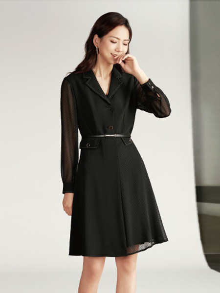 UMISKY优美世界女装品牌2020秋季V领皮带收腰黑色连衣裙