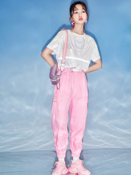 洛丽.帕女装品牌2020春夏白色T恤粉色长裤