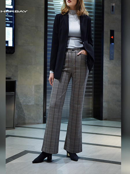 黑贝HERBAY女装品牌2020秋季黑贝女装 新款垂感微喇直筒高腰弹力显瘦格子女裤子