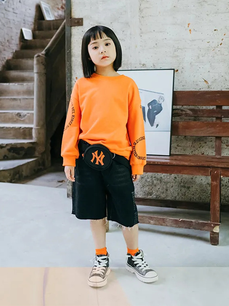 卡琪屋童装品牌2020秋季圆领橙色长袖卫衣