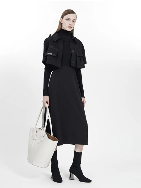欧E[OEEO]女装品牌2020秋季黑色短外套