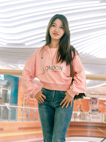 古米娜女装品牌2020秋季粉色字母卫衣