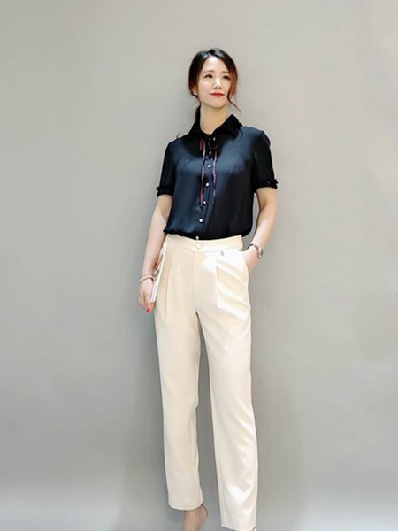 石库门女装品牌2020春夏黑色衬衫米色长裤