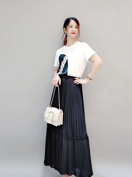 石库门女装品牌2020春夏白色T恤黑色半身裙
