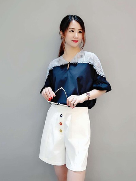 石库门女装品牌2020春夏藏蓝色V领上衣白色短裤