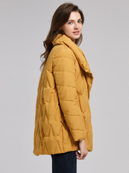 诗织女装品牌2020秋冬黄色保暖外套