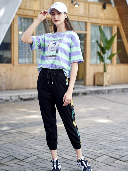 近絮女装品牌2020春夏紫绿色横纹T恤