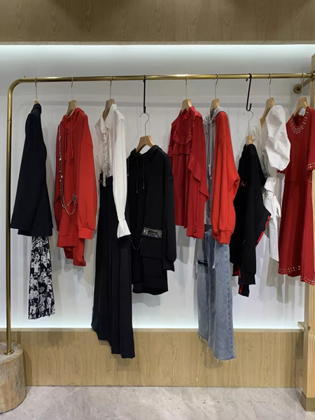 依兰慕语女装品牌2020秋冬红色长袖T恤