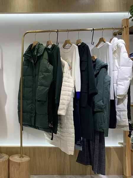 依兰慕语女装品牌2020秋冬青色保暖短外套